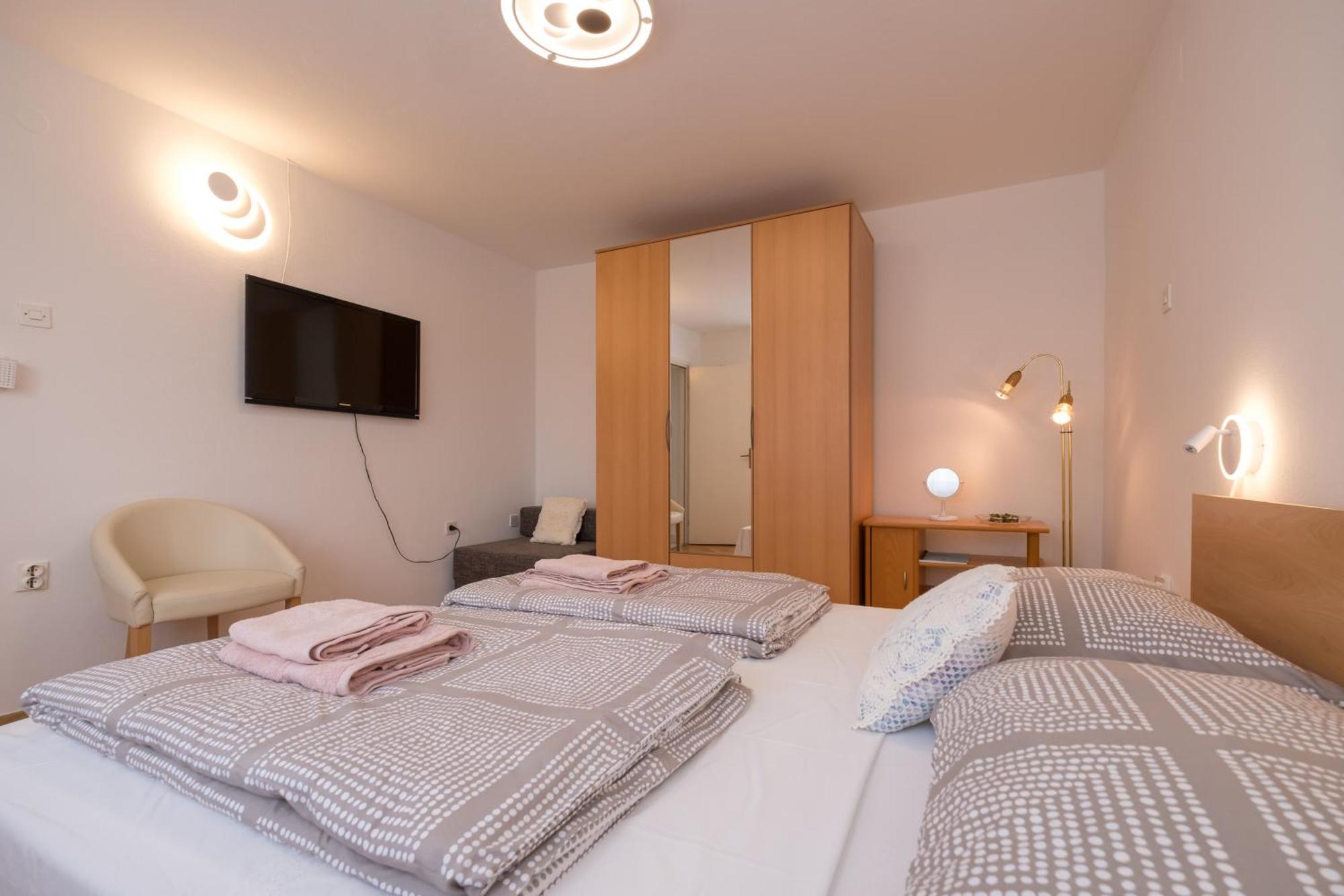 Apartments Lovorik Krk Town Extérieur photo