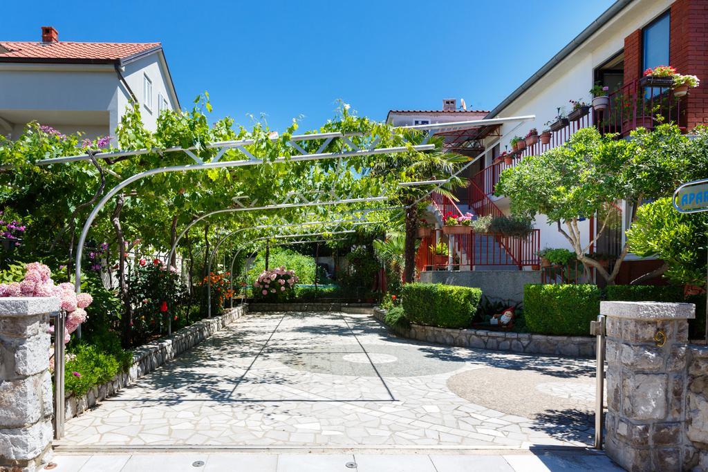 Apartments Lovorik Krk Town Extérieur photo