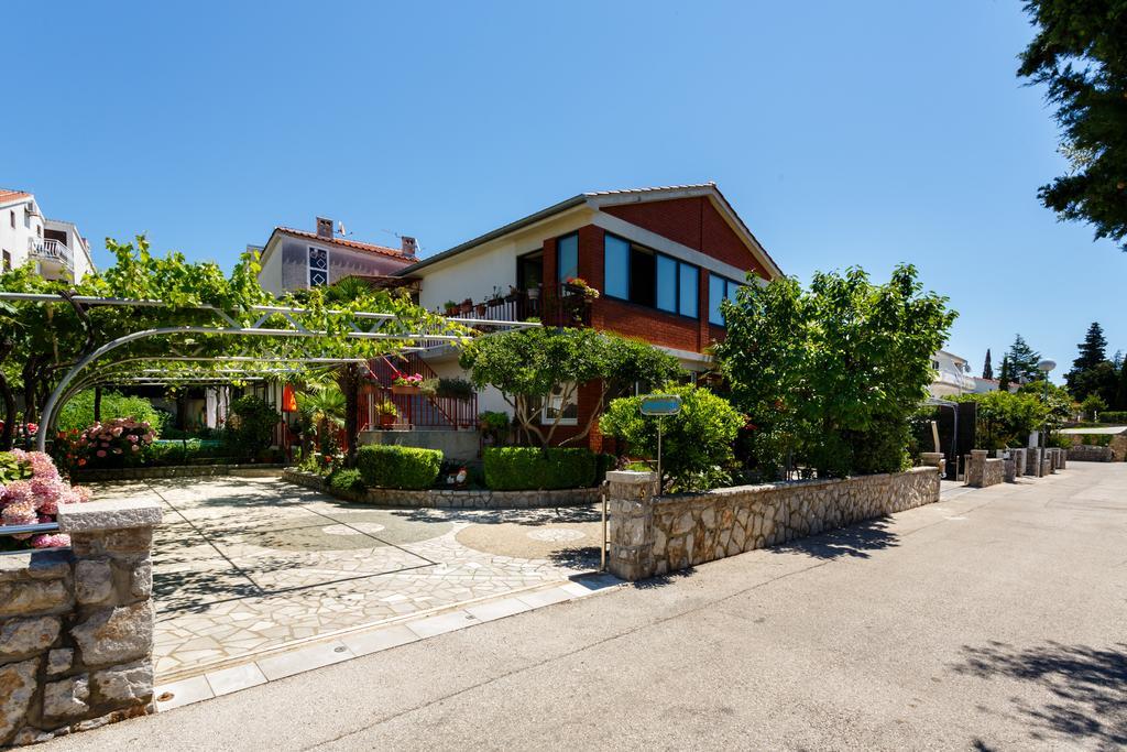 Apartments Lovorik Krk Town Extérieur photo